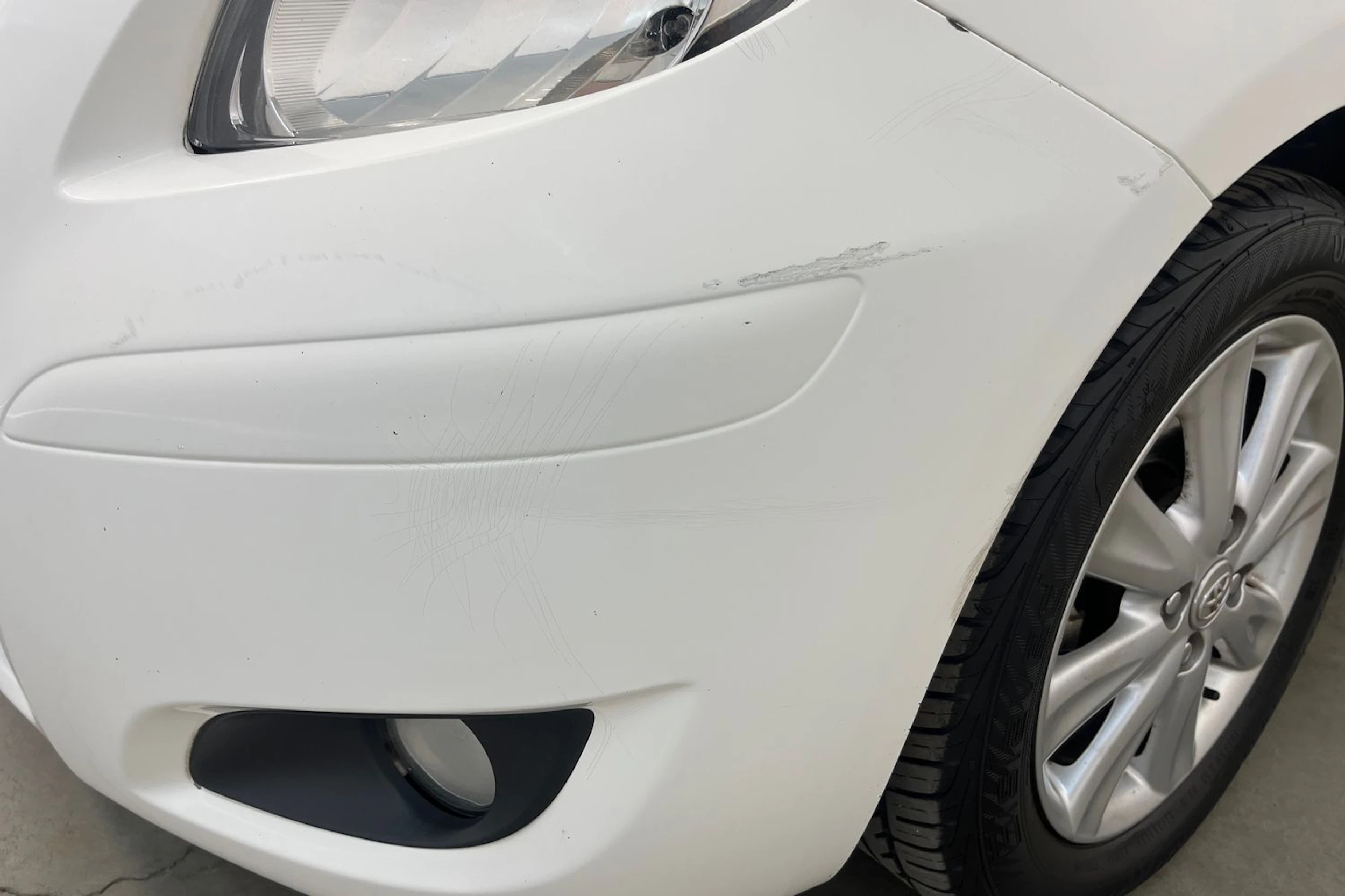 Valkoinen Toyota Yaris 2011 kuva 28.