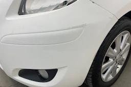Valkoinen Toyota Yaris 2011 kuva 28.