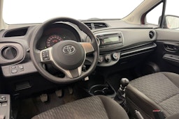 punainen Toyota Yaris 2012 kuva 6.