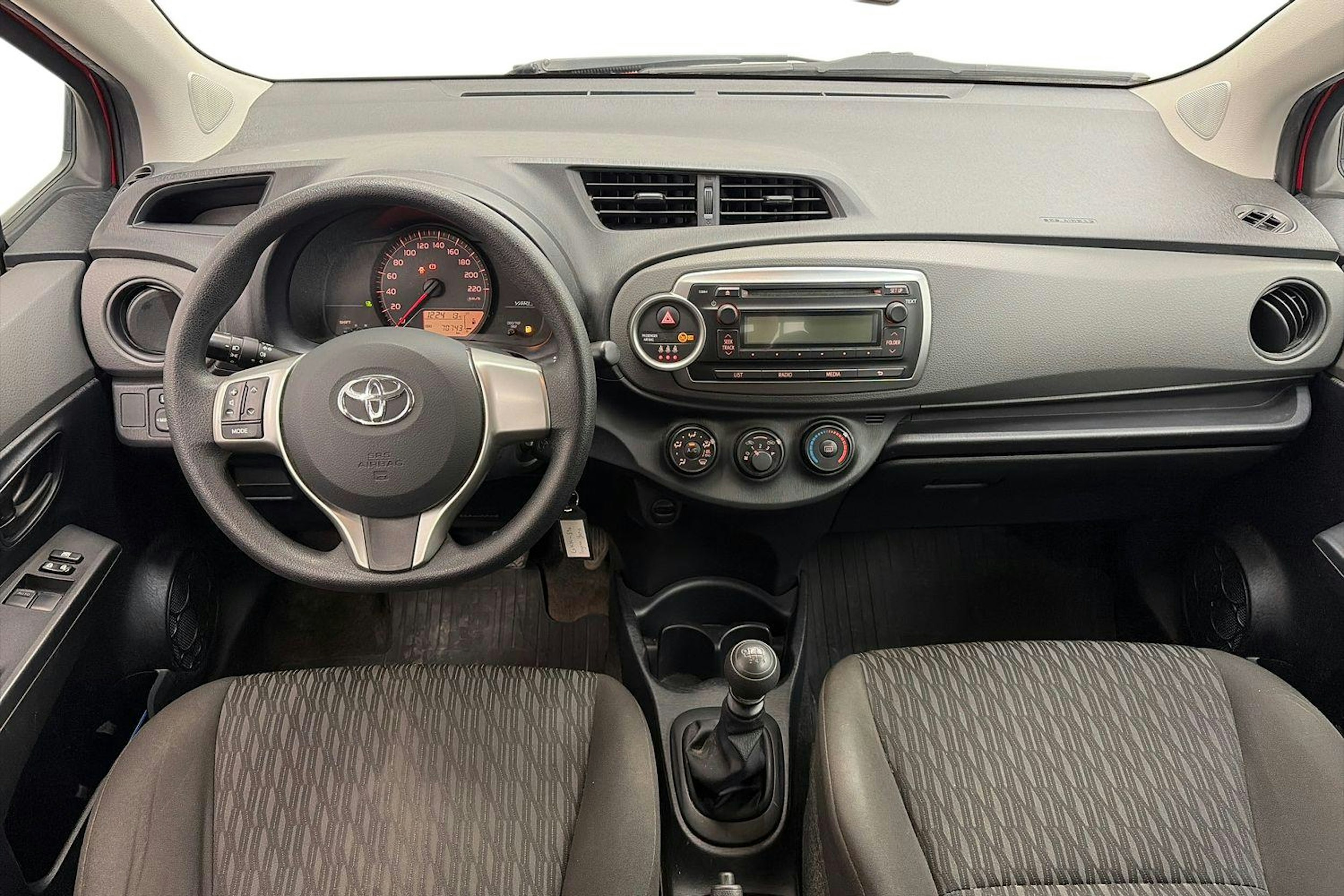 punainen Toyota Yaris 2012 kuva 7.