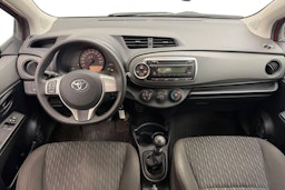 punainen Toyota Yaris 2012 kuva 7.