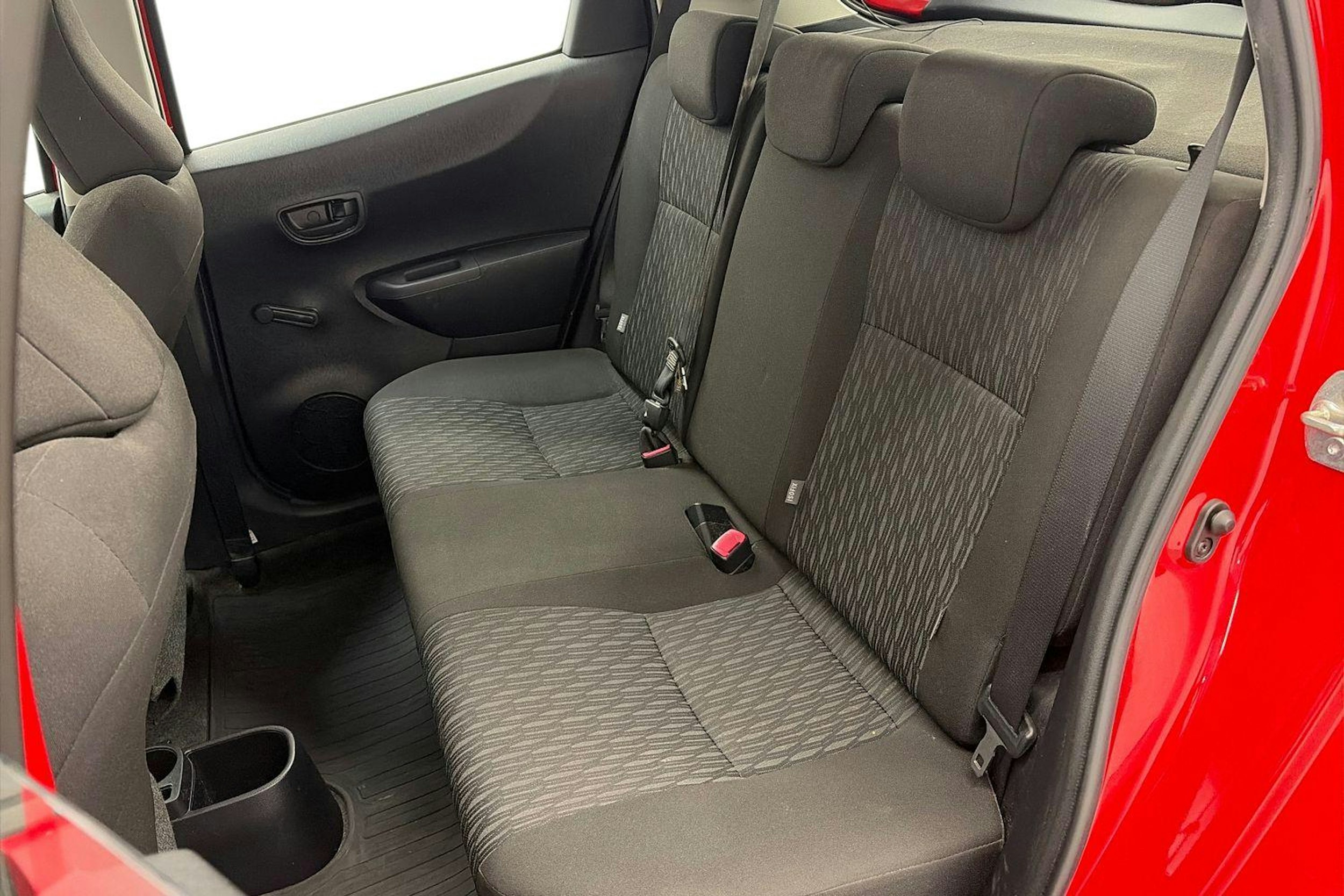 punainen Toyota Yaris 2012 kuva 8.