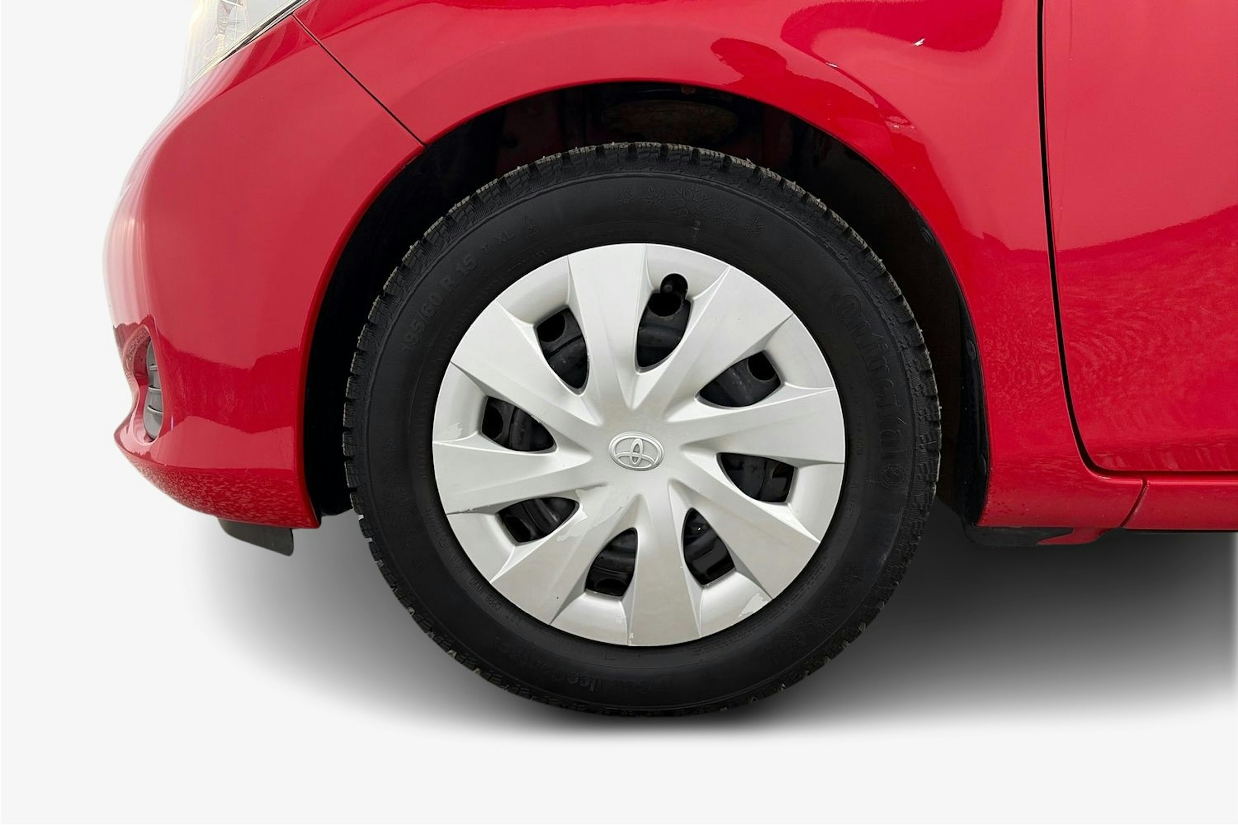 punainen Toyota Yaris 2012 kuva 9.