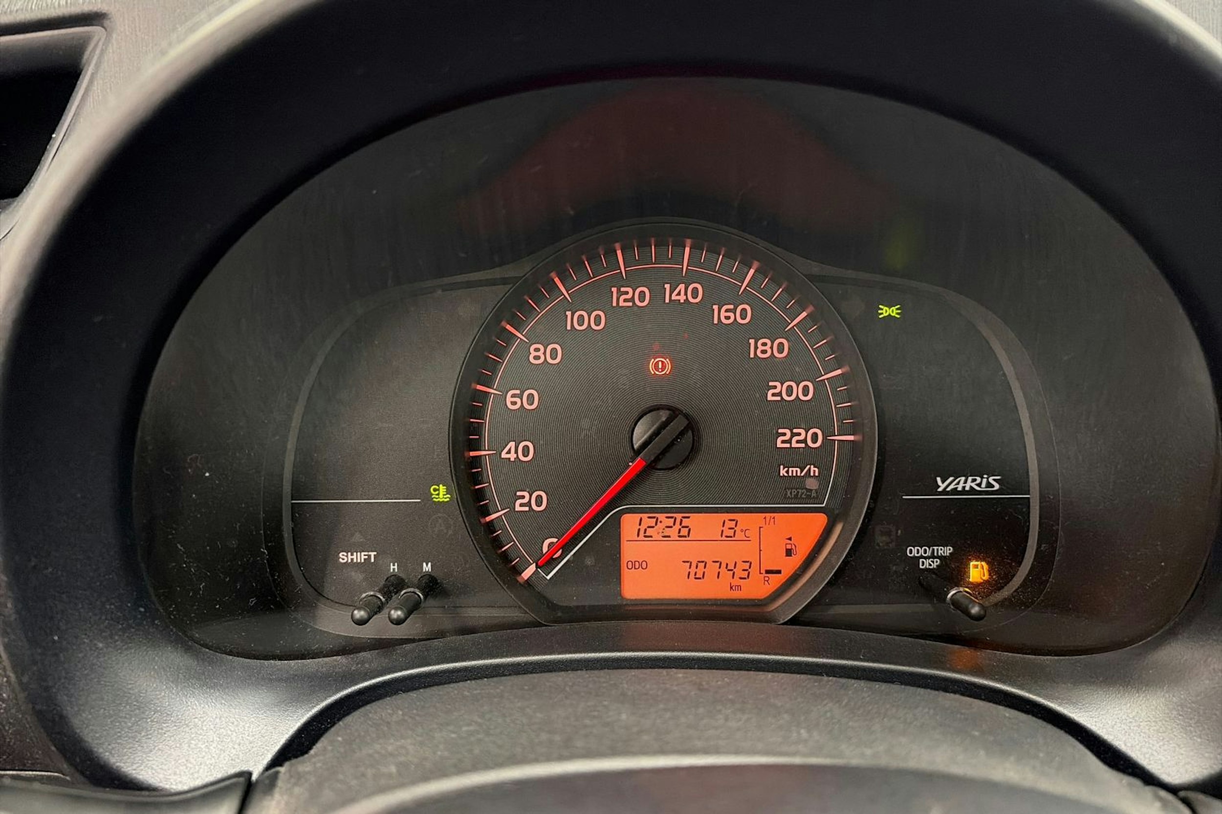 punainen Toyota Yaris 2012 kuva 13.