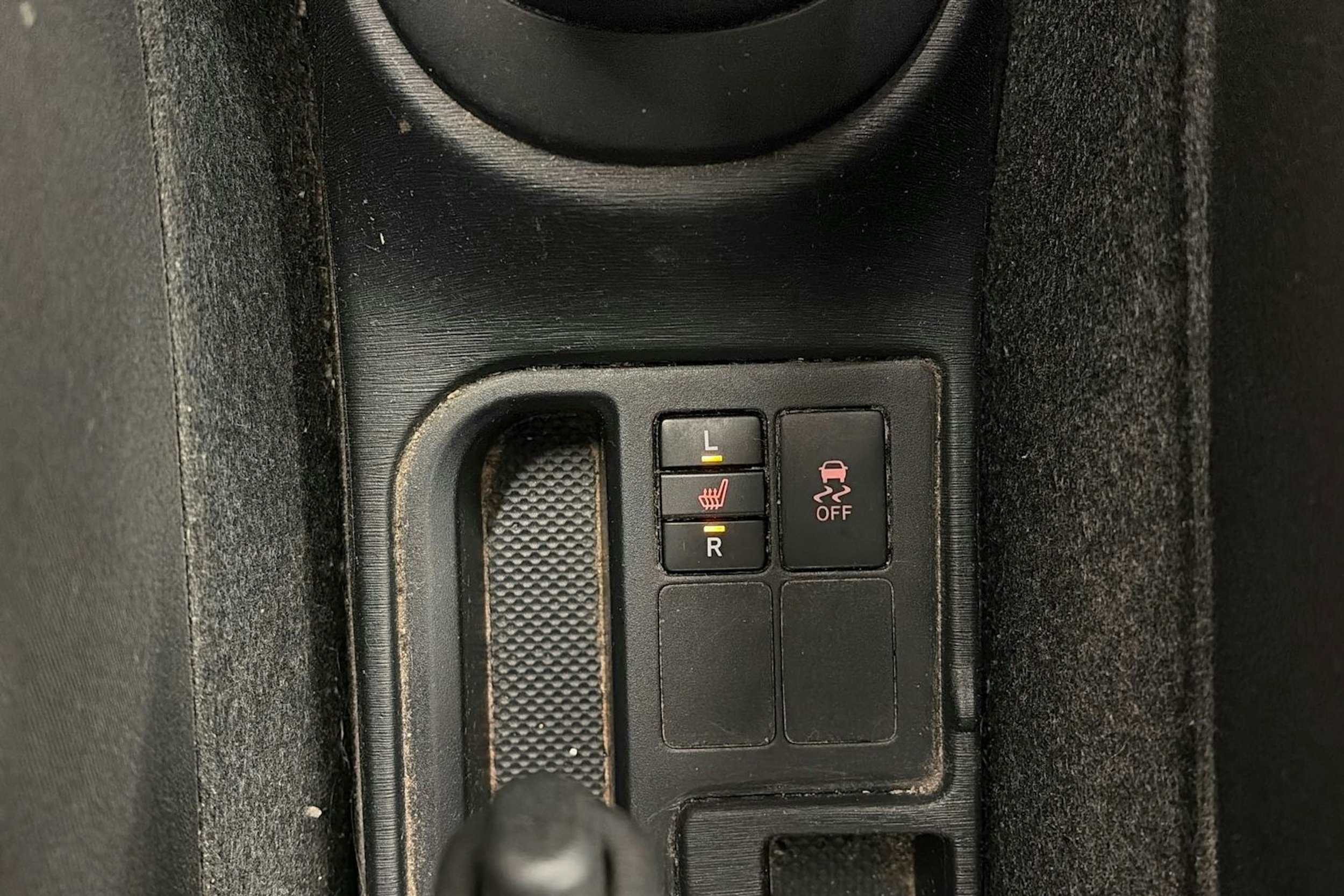 punainen Toyota Yaris 2012 kuva 16.