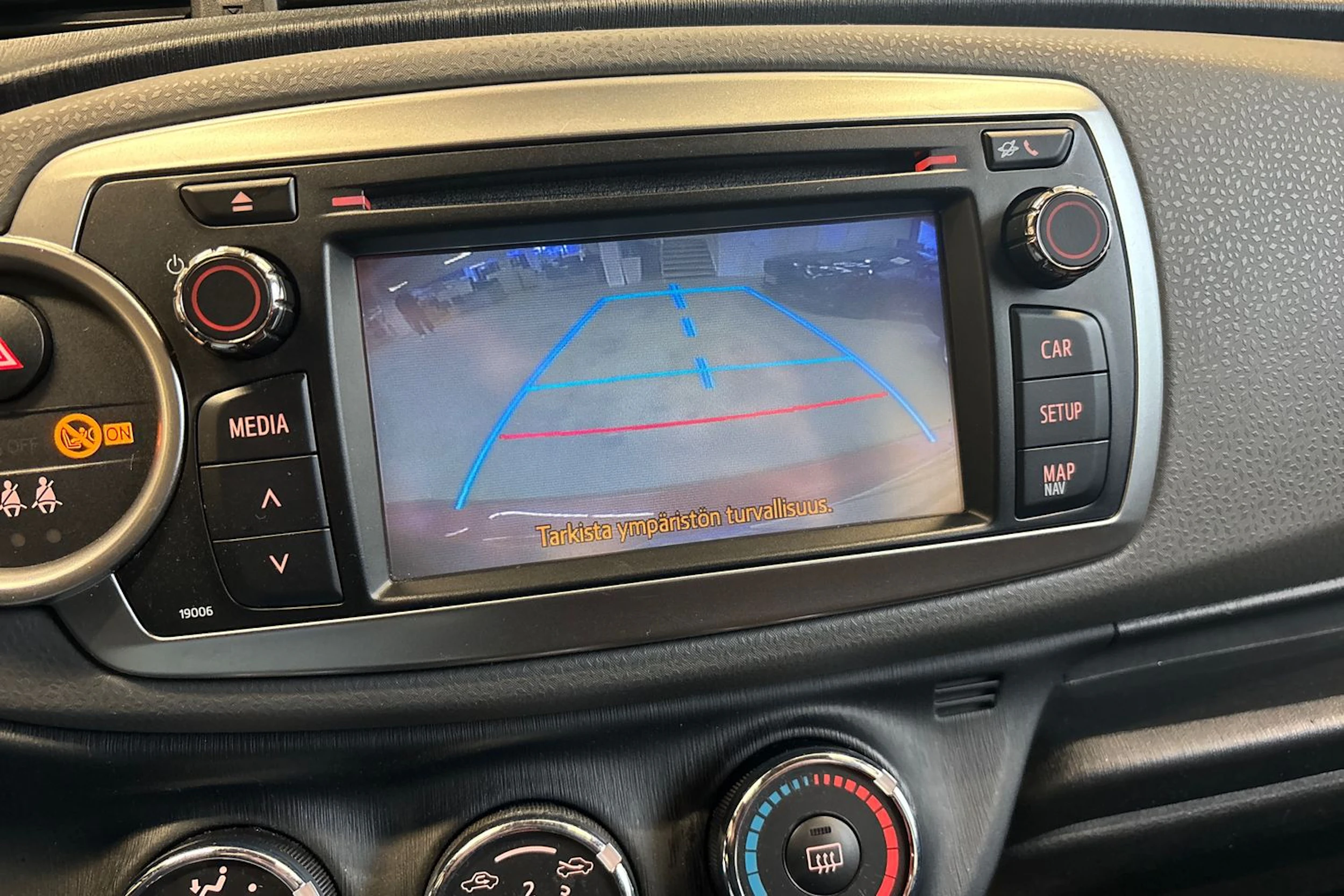punainen Toyota Yaris 2012 kuva 4.
