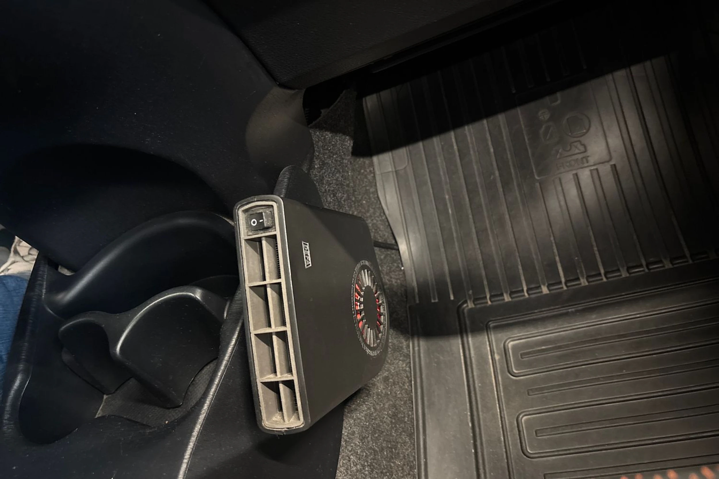 punainen Toyota Yaris 2012 kuva 5.