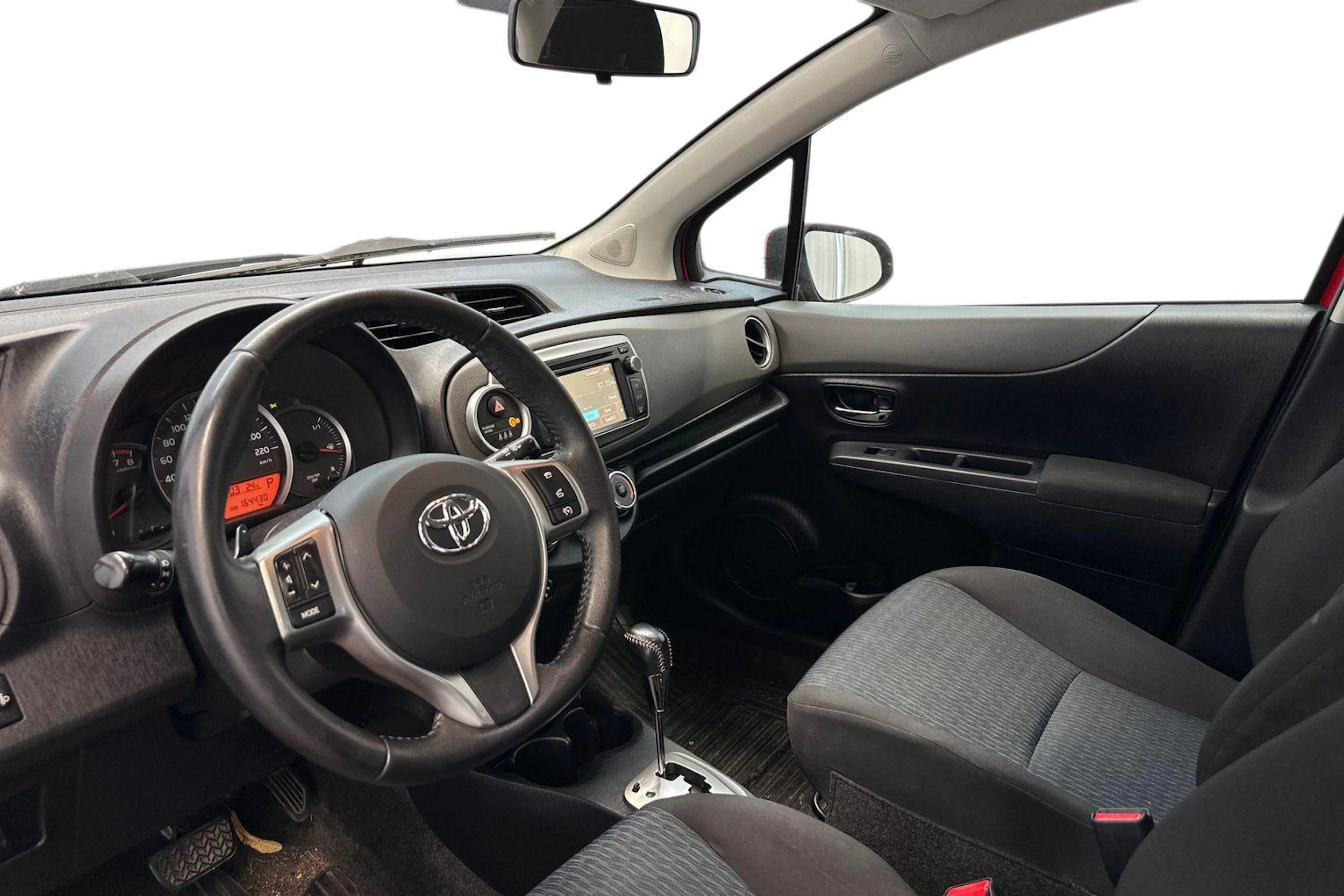 punainen Toyota Yaris 2012 kuva 3.