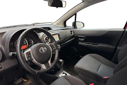 punainen Toyota Yaris 2012 kuva 3.