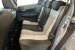 harmaa Toyota Yaris 2012 kuva 8.