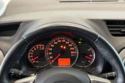 harmaa Toyota Yaris 2012 kuva 13.