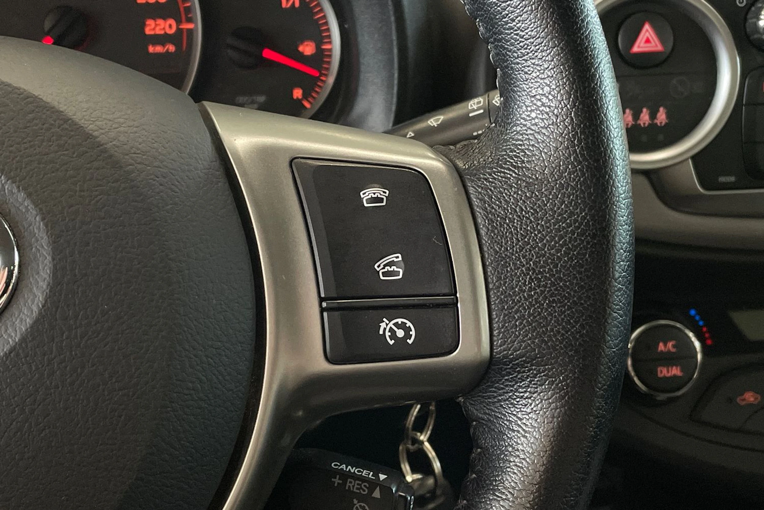 harmaa Toyota Yaris 2012 kuva 14.