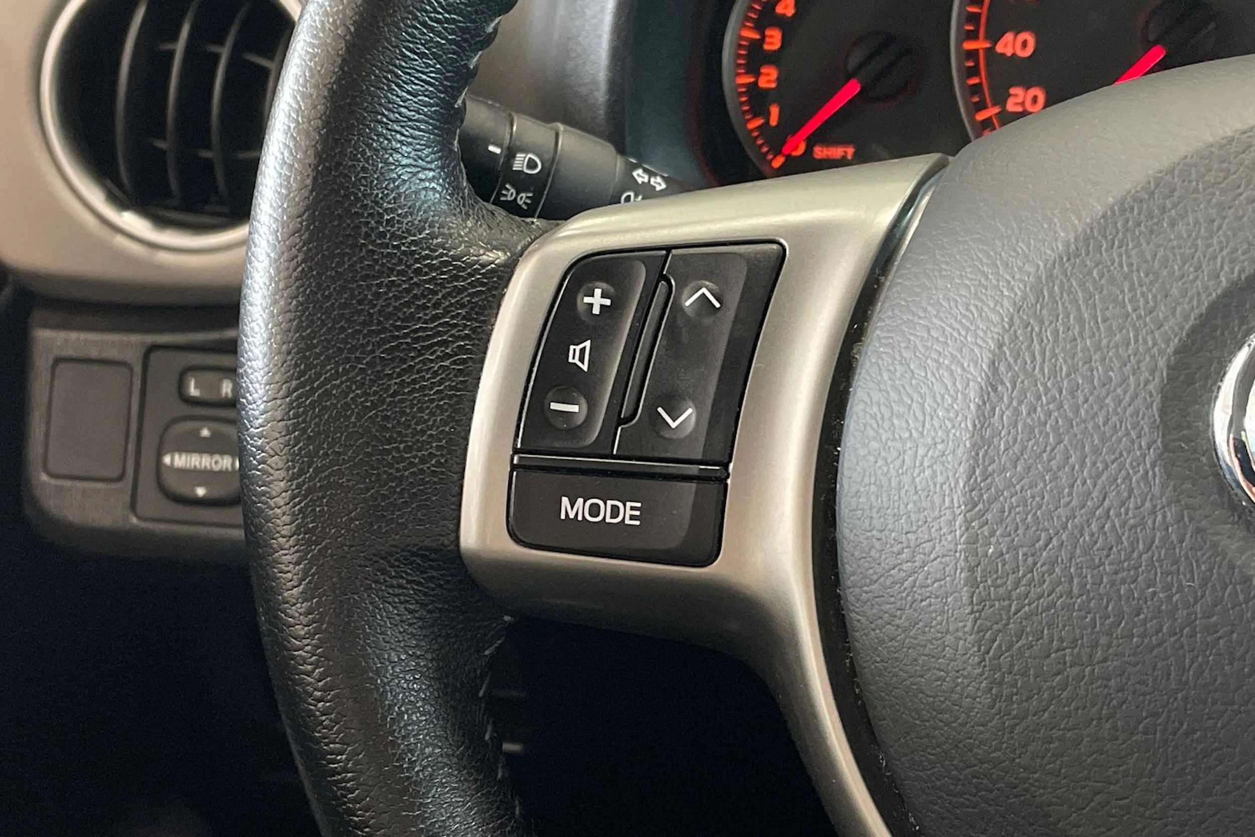 harmaa Toyota Yaris 2012 kuva 15.