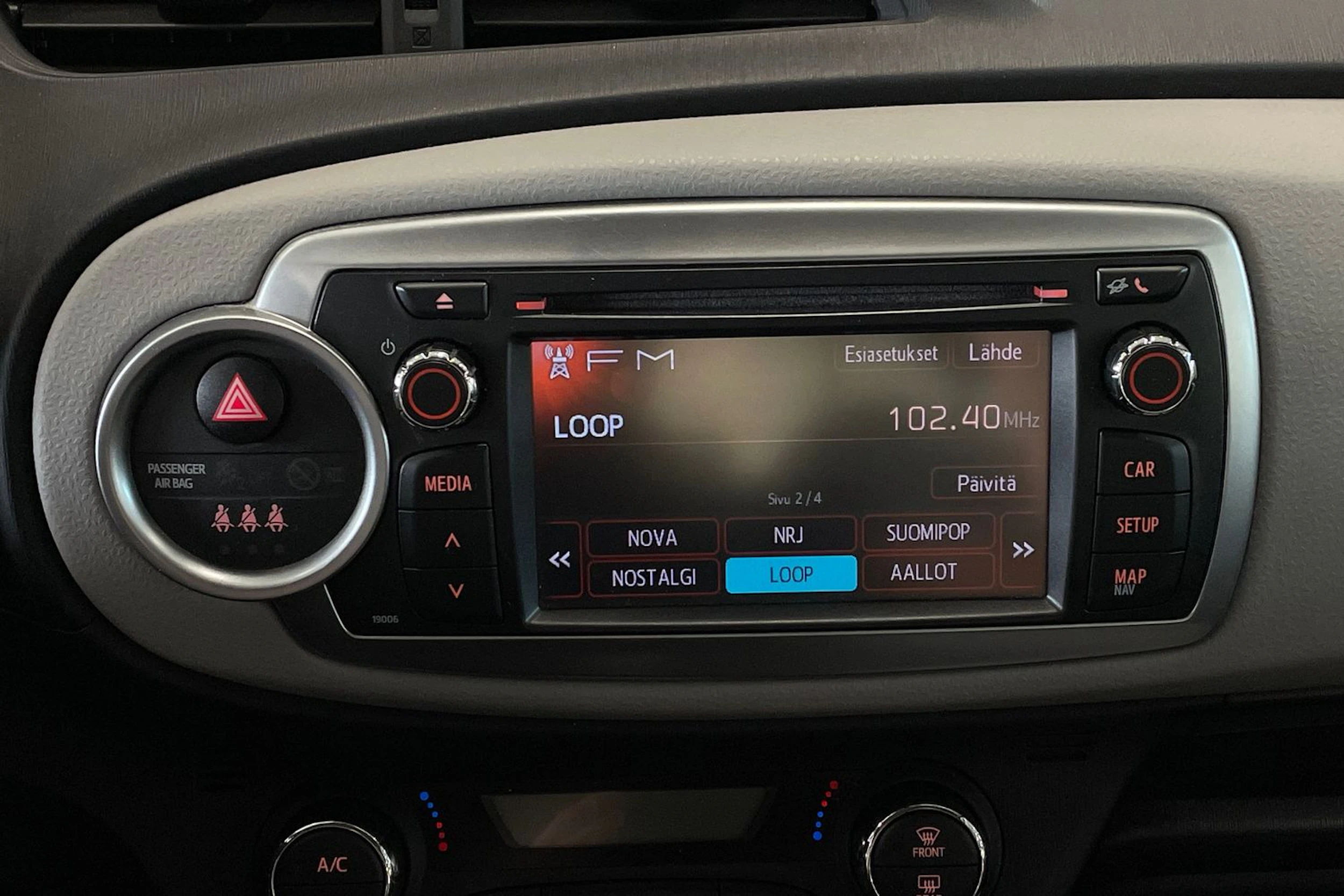 harmaa Toyota Yaris 2012 kuva 16.