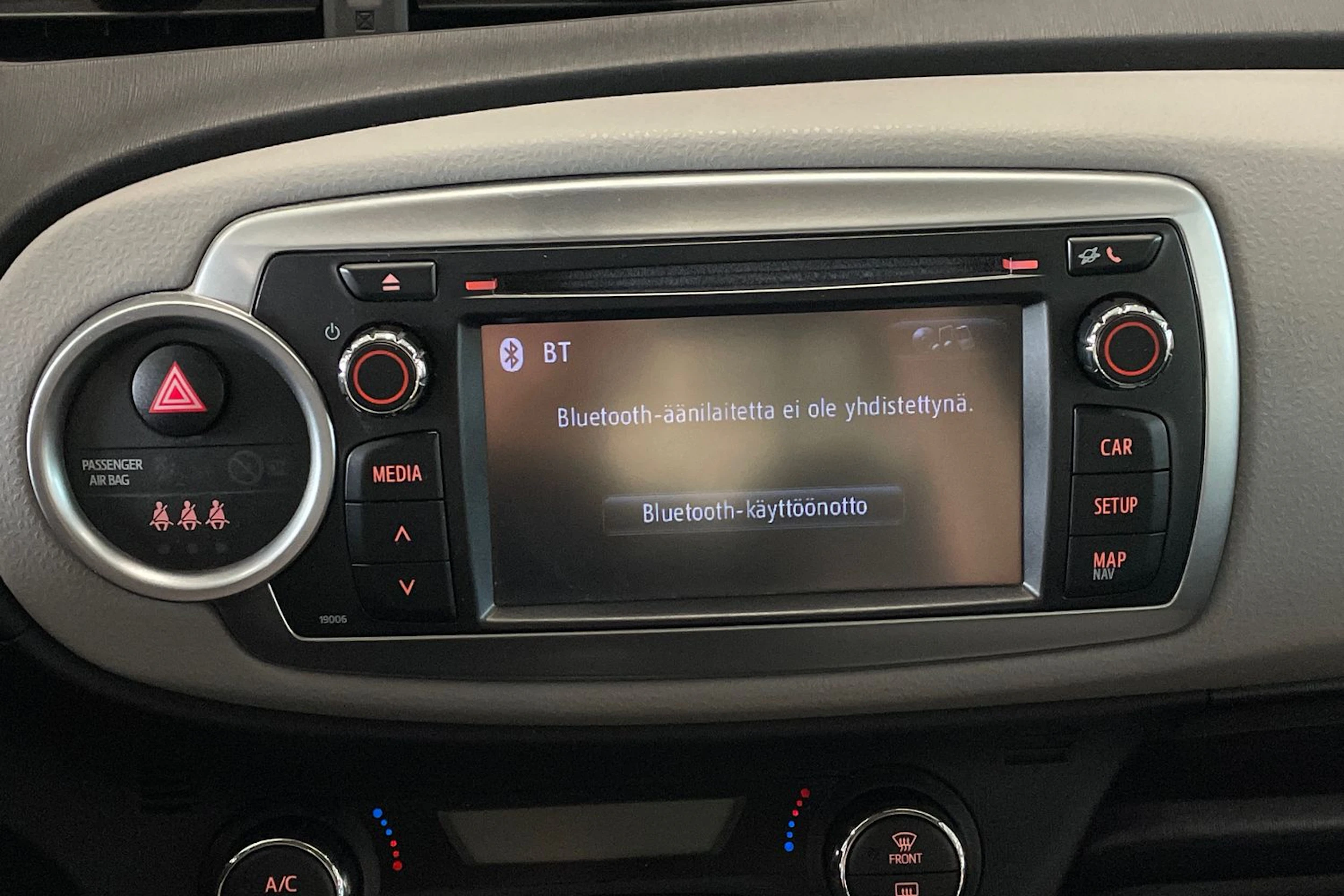 harmaa Toyota Yaris 2012 kuva 17.