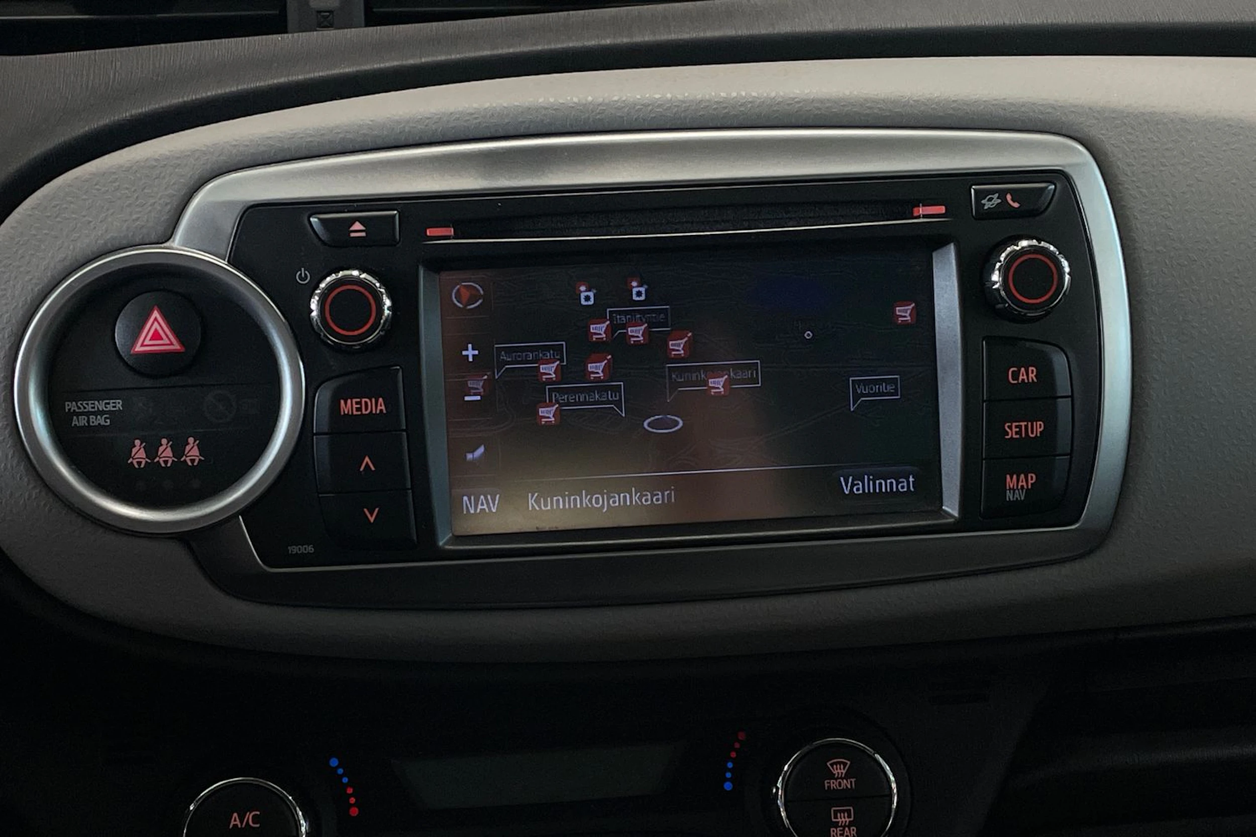 harmaa Toyota Yaris 2012 kuva 18.