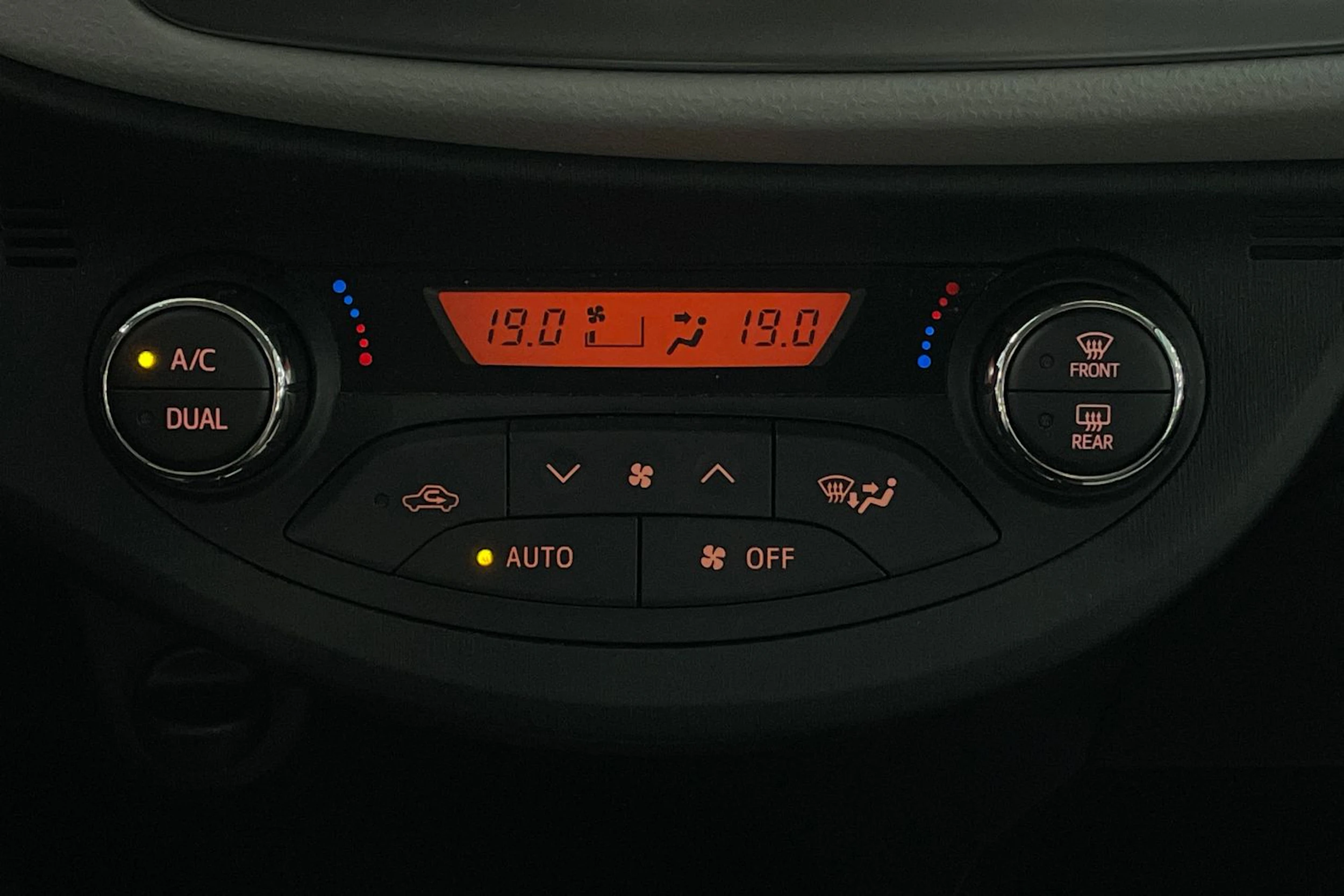 harmaa Toyota Yaris 2012 kuva 19.