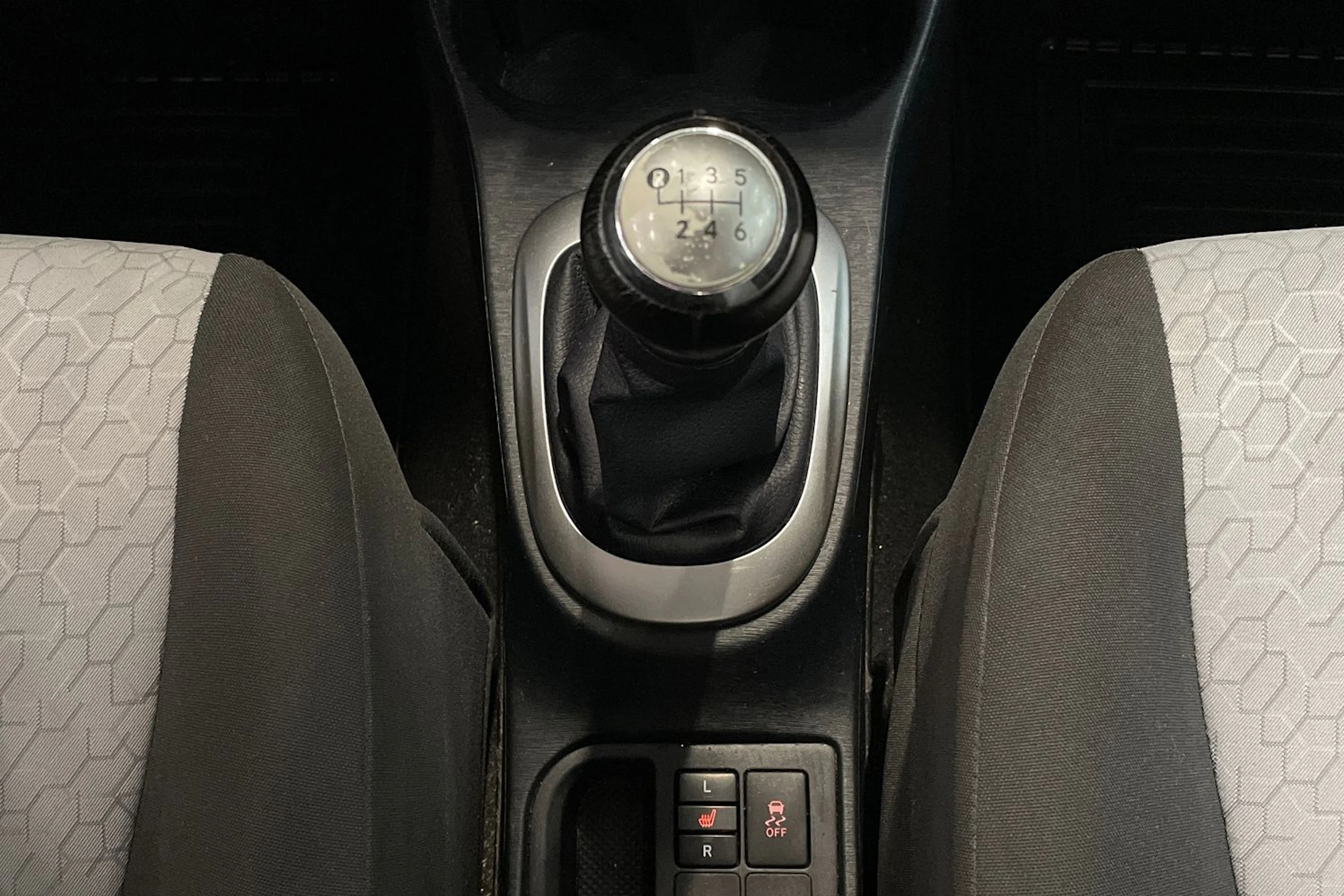 harmaa Toyota Yaris 2012 kuva 20.