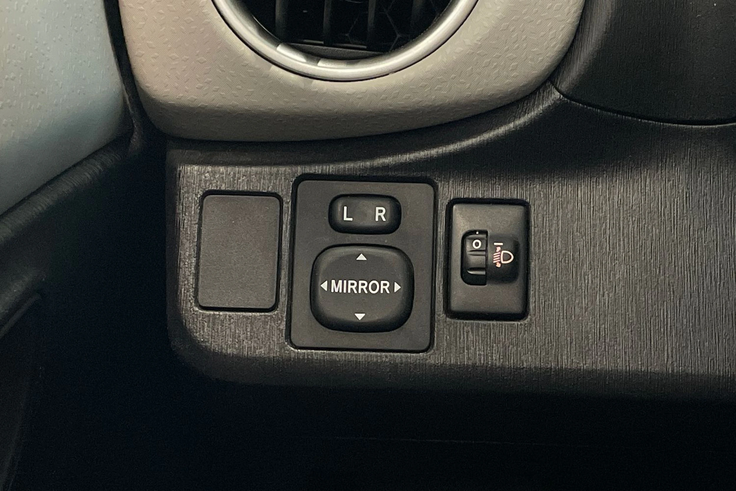 harmaa Toyota Yaris 2012 kuva 22.