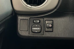 harmaa Toyota Yaris 2012 kuva 22.