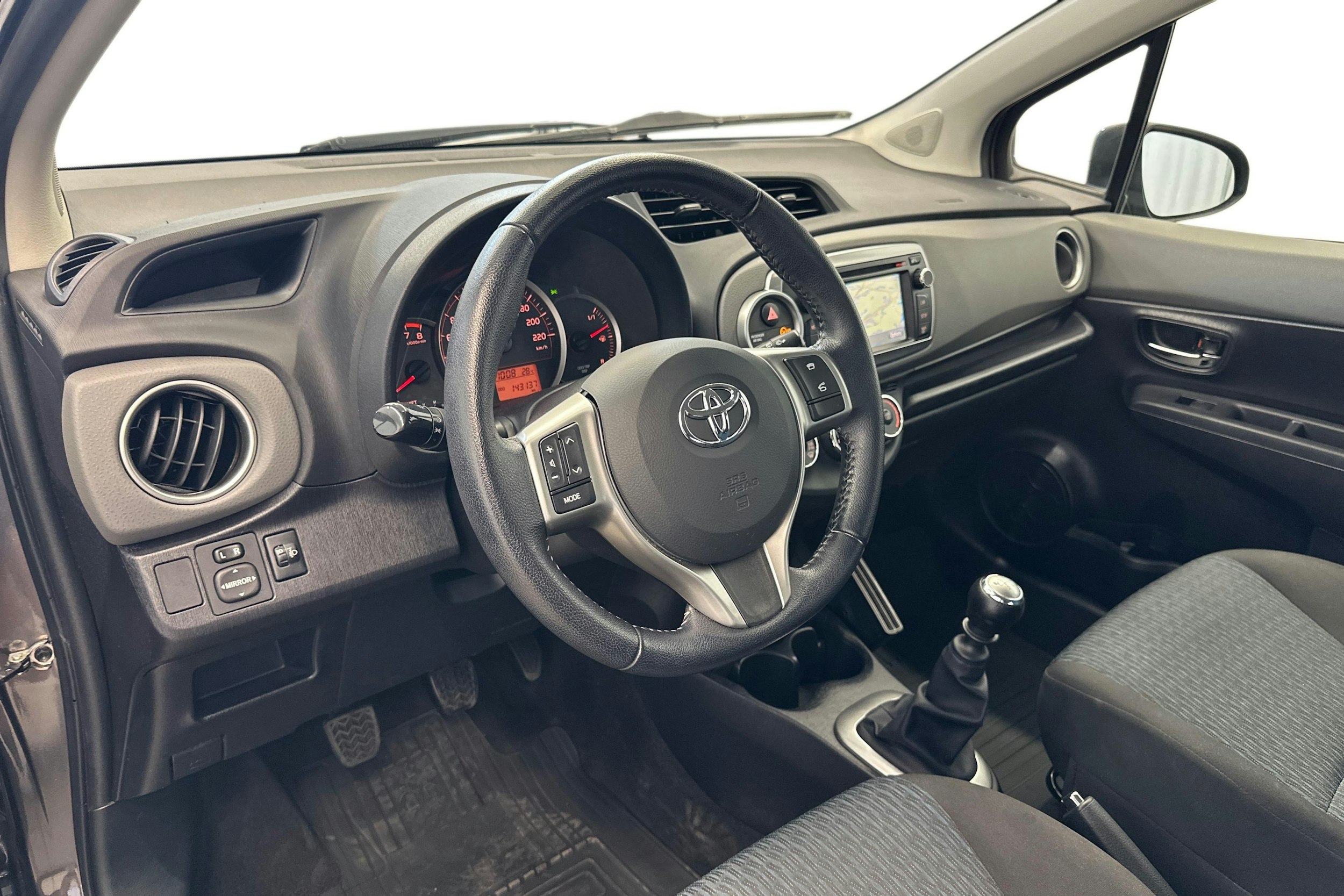 harmaa Toyota Yaris 2012 kuva 7.