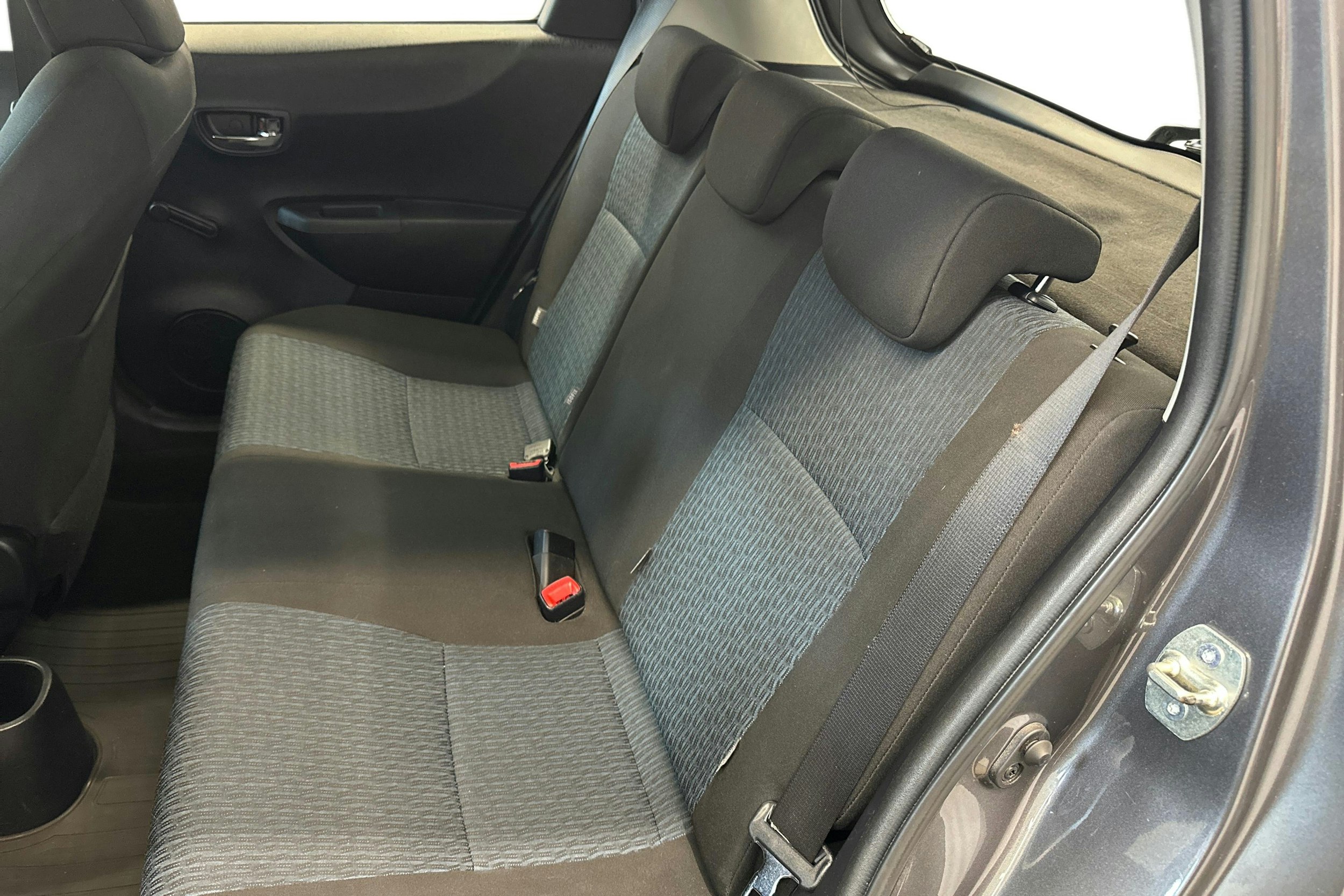 harmaa Toyota Yaris 2012 kuva 10.