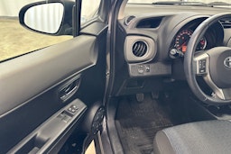 harmaa Toyota Yaris 2012 kuva 14.