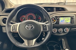 harmaa Toyota Yaris 2012 kuva 15.