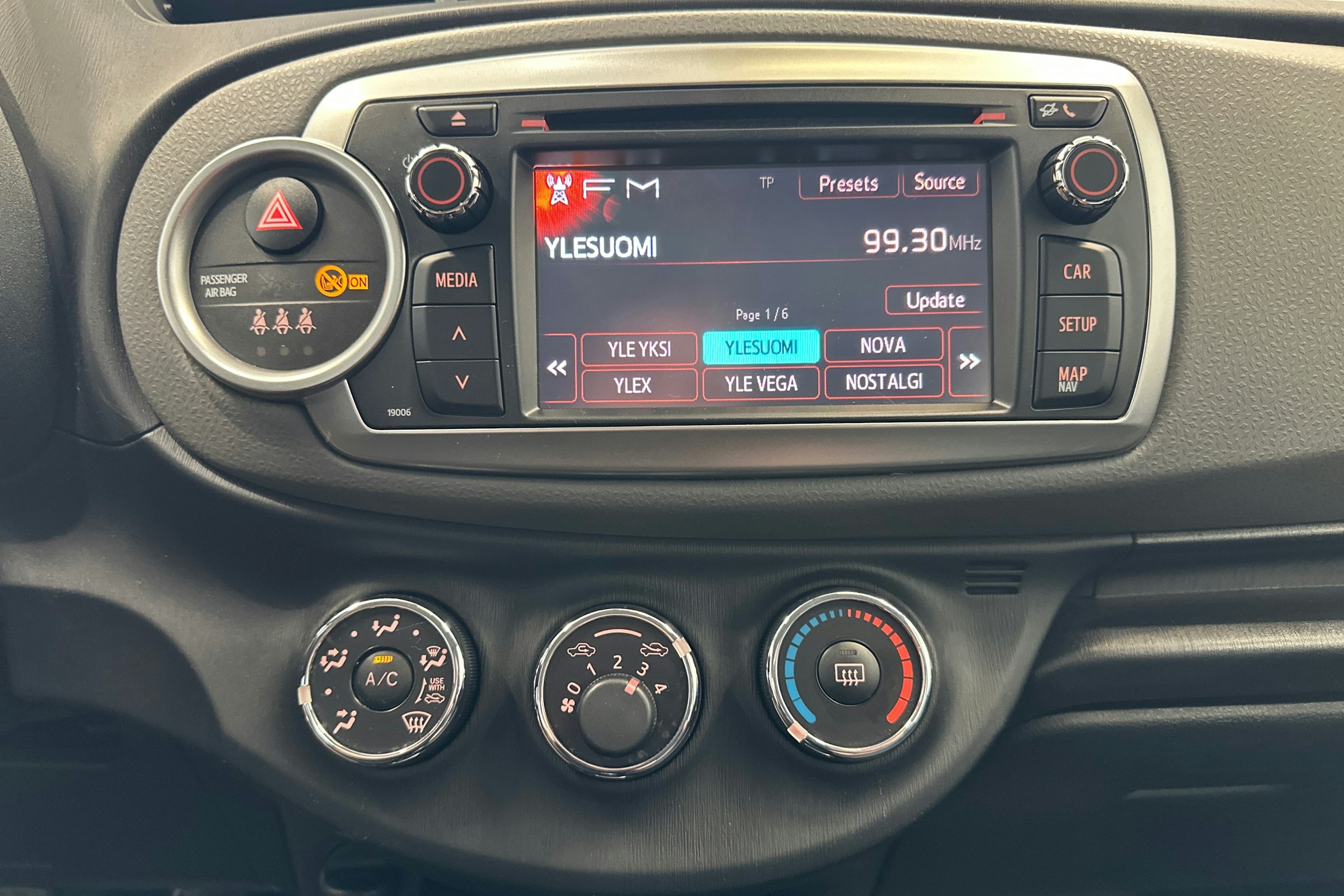 harmaa Toyota Yaris 2012 kuva 17.