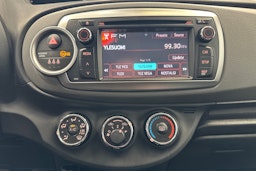 harmaa Toyota Yaris 2012 kuva 17.