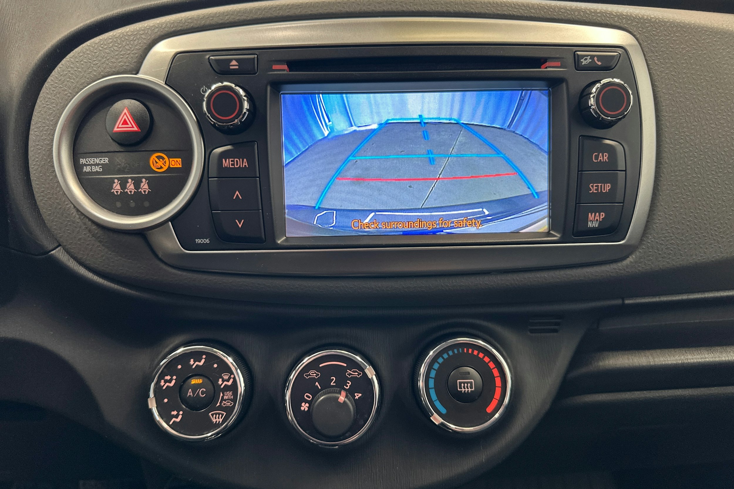 harmaa Toyota Yaris 2012 kuva 18.