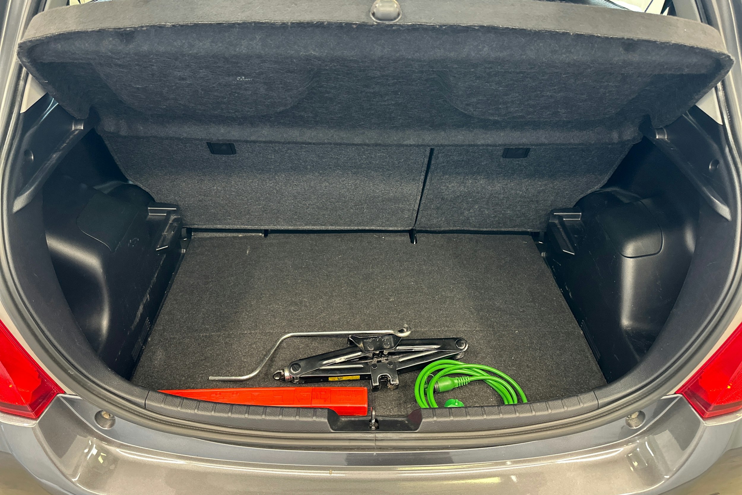 harmaa Toyota Yaris 2012 kuva 21.