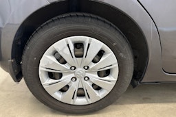 harmaa Toyota Yaris 2012 kuva 22.