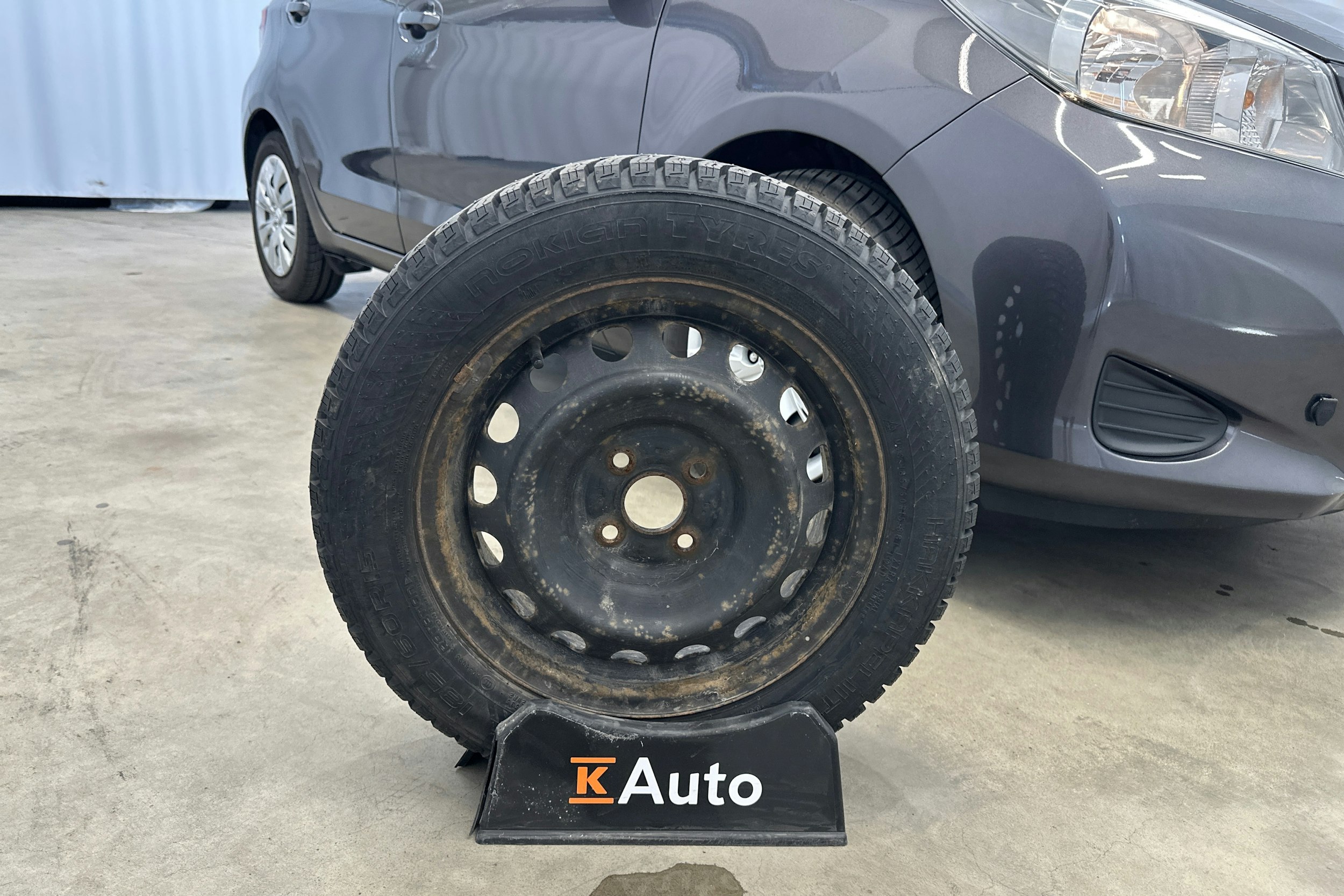 harmaa Toyota Yaris 2012 kuva 23.