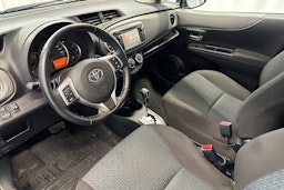 punainen Toyota Yaris 2012 kuva 6.