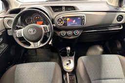 punainen Toyota Yaris 2012 kuva 7.