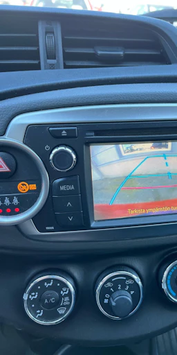 punainen Toyota Yaris 2012 kuva 6.