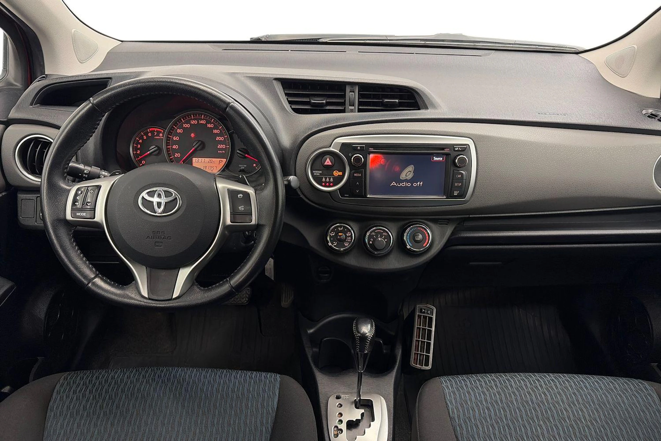 punainen Toyota Yaris 2012 kuva 9.