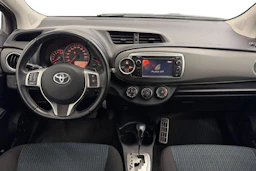 punainen Toyota Yaris 2012 kuva 9.