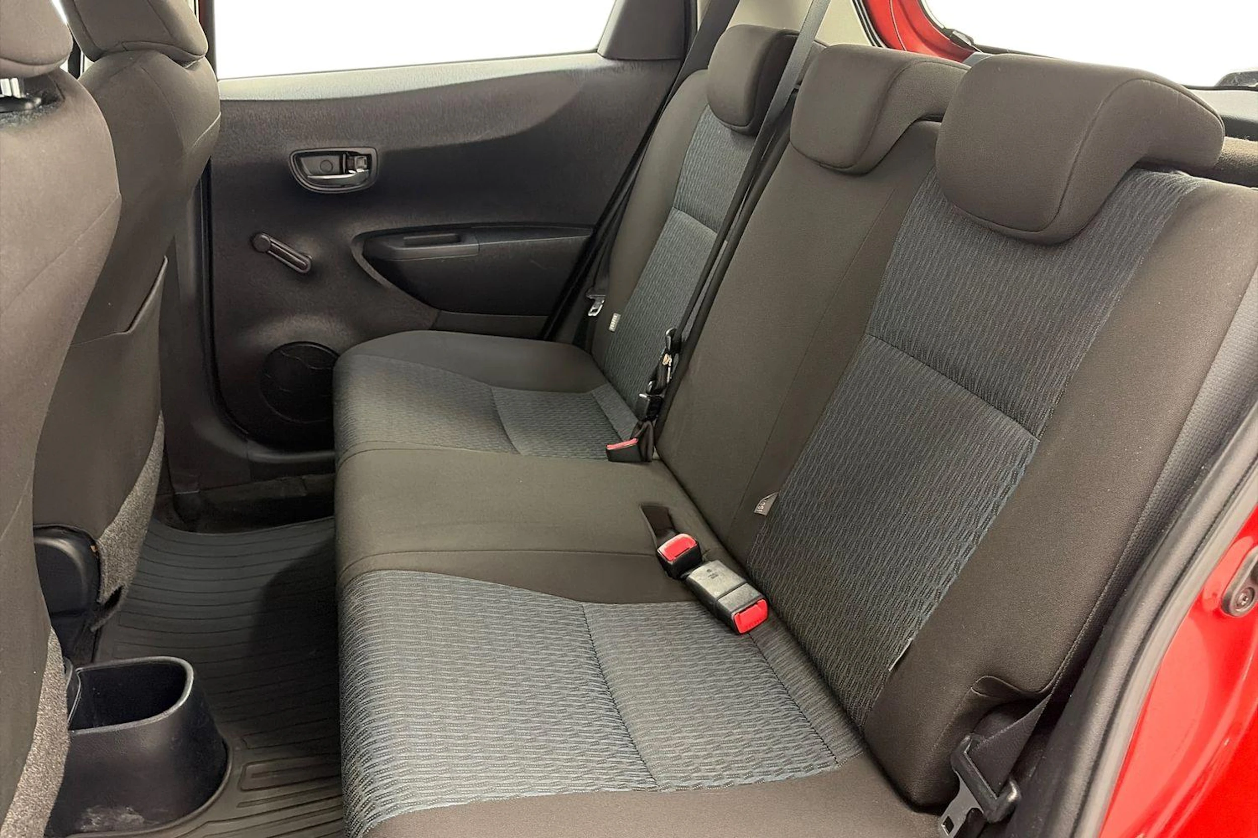 punainen Toyota Yaris 2012 kuva 11.