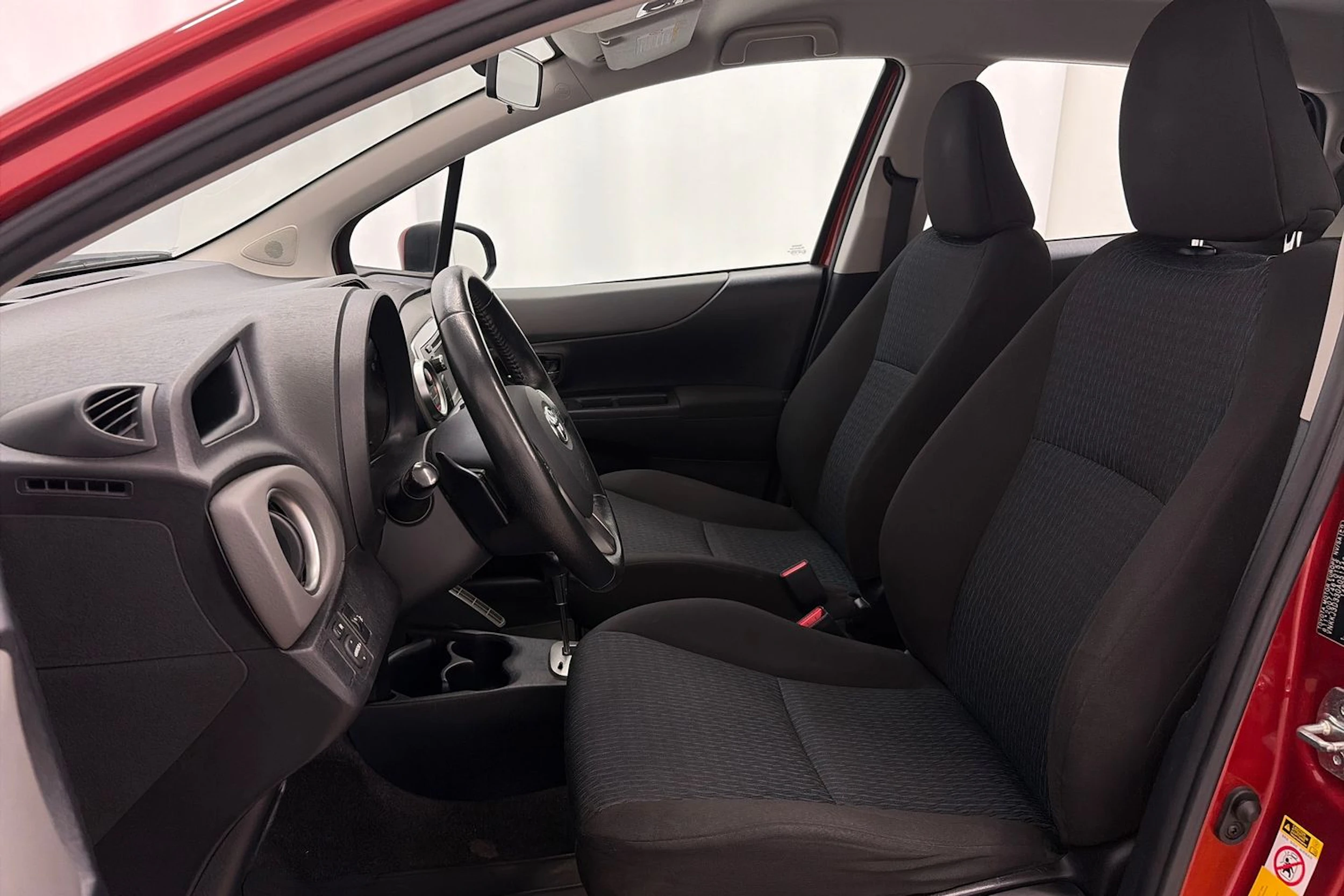 punainen Toyota Yaris 2012 kuva 15.