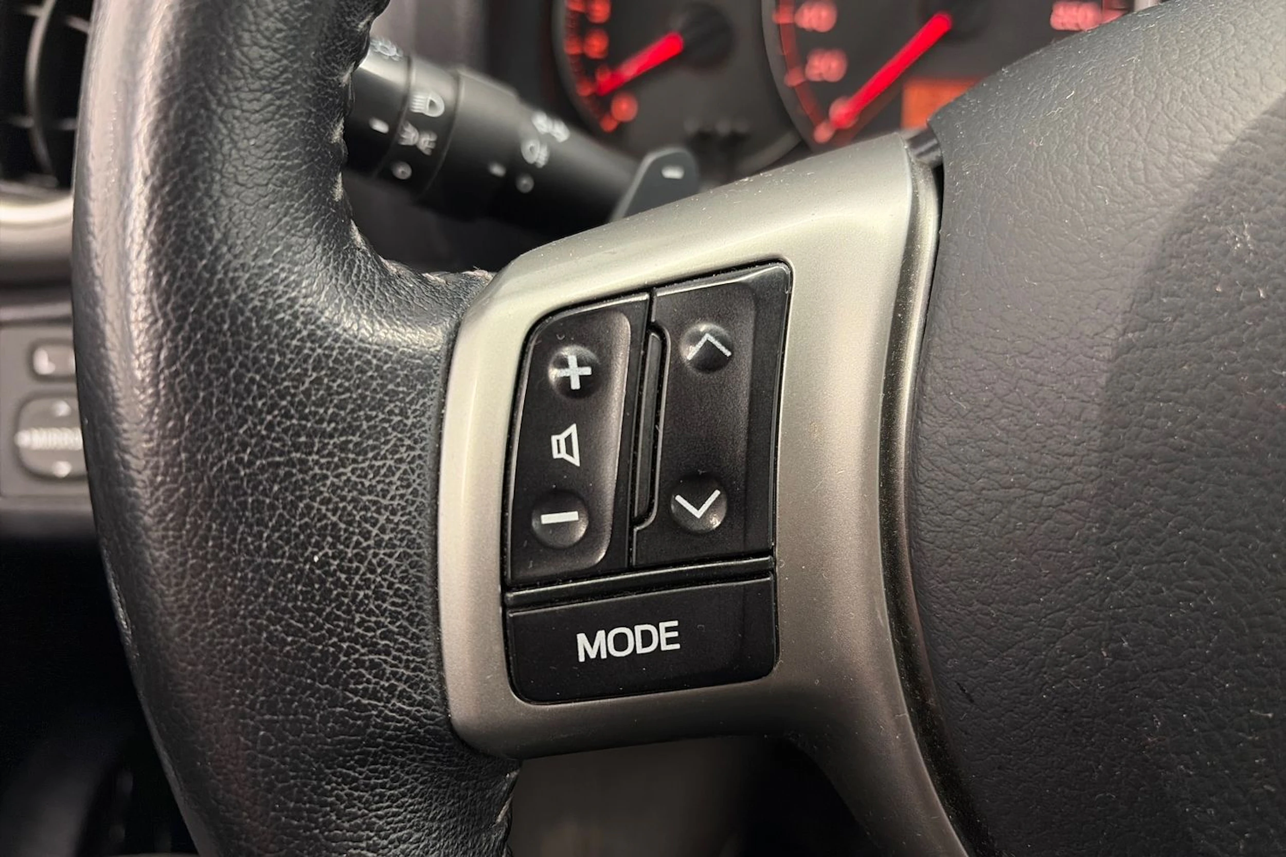 punainen Toyota Yaris 2012 kuva 17.