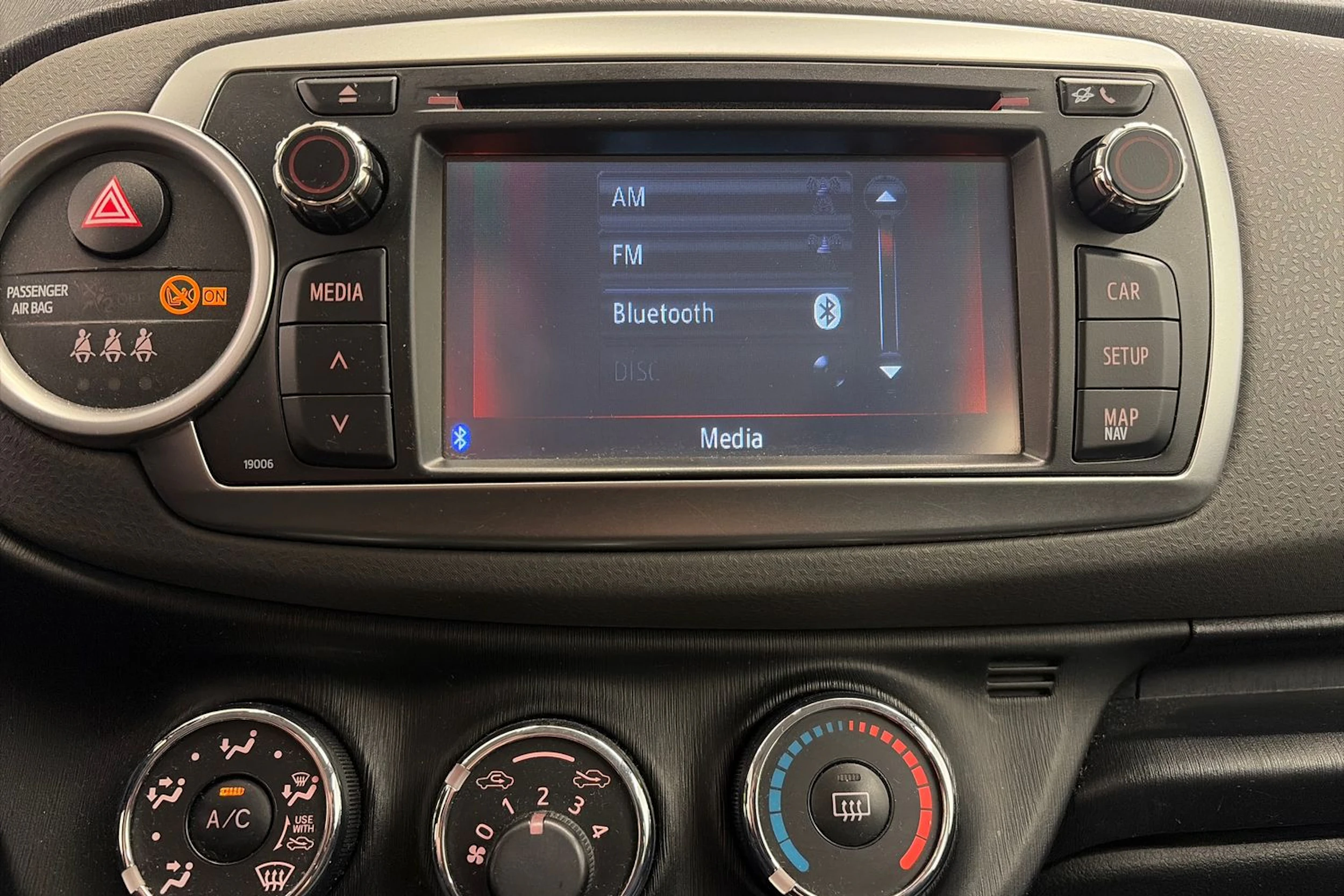 punainen Toyota Yaris 2012 kuva 19.