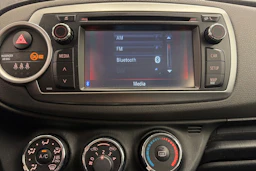 punainen Toyota Yaris 2012 kuva 19.