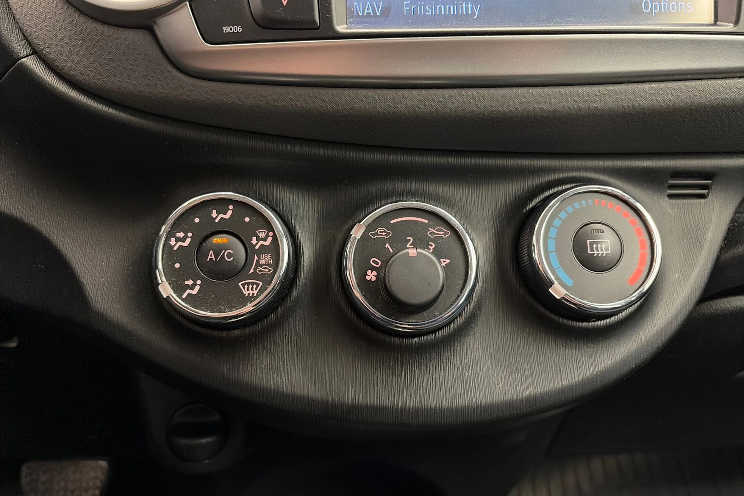 punainen Toyota Yaris 2012 kuva 21.
