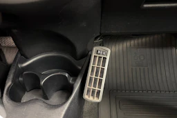 punainen Toyota Yaris 2012 kuva 22.
