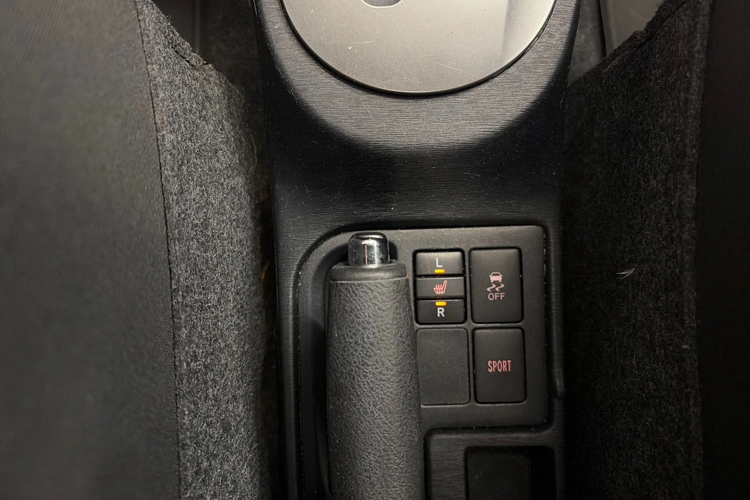punainen Toyota Yaris 2012 kuva 23.