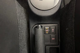 punainen Toyota Yaris 2012 kuva 23.