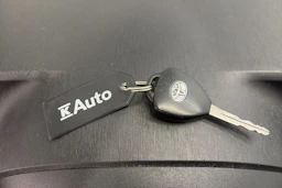 punainen Toyota Yaris 2012 kuva 26.