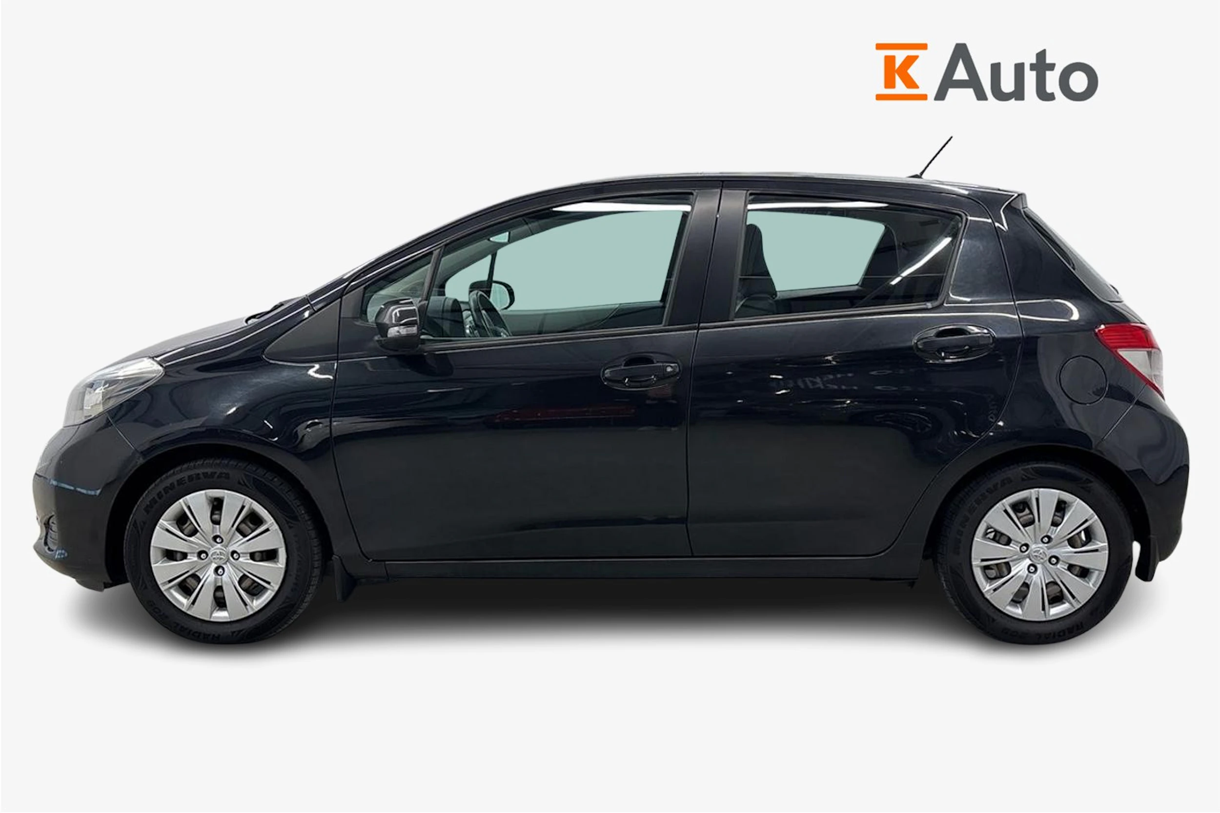 musta Toyota Yaris 2012 kuva 5.